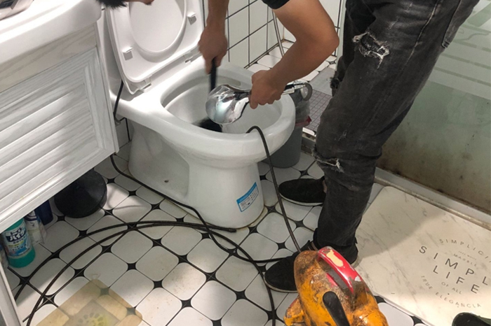 高邮马桶堵塞自己疏通还是找师傅？专业上门服务让你省时更省心